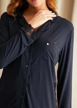 Store Pretty You London Bamboo Lace Pyjama Set Raven
