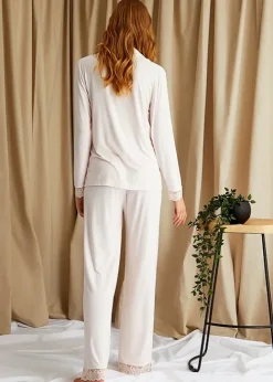 Cheap Pretty You London Bamboo Lace Pyjama Set Powder Puff